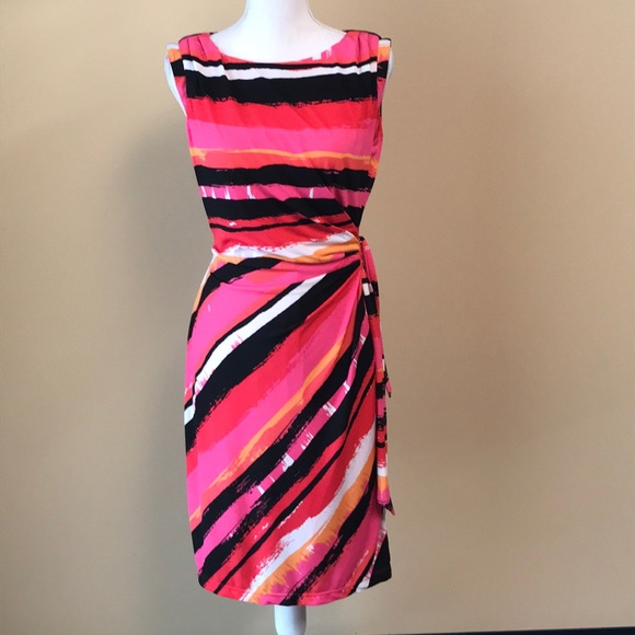 Tahari Dresses & Skirts - Tahari - Cute Faux Wrap Dress